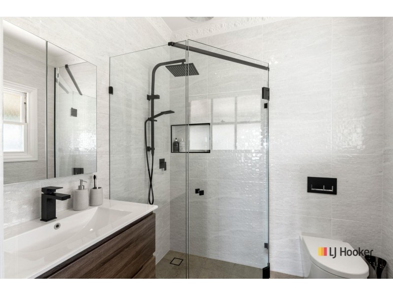 8 Silverdell Place, Surf Beach NSW 2536