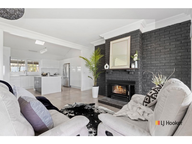 8 Silverdell Place, Surf Beach NSW 2536