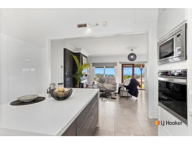 8 Silverdell Place, Surf Beach NSW 2536