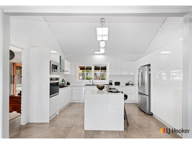 8 Silverdell Place, Surf Beach NSW 2536