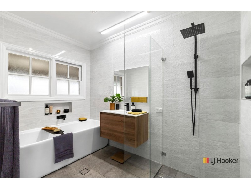 8 Silverdell Place, Surf Beach NSW 2536