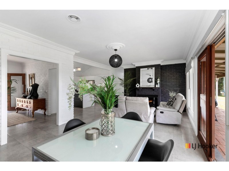 8 Silverdell Place, Surf Beach NSW 2536