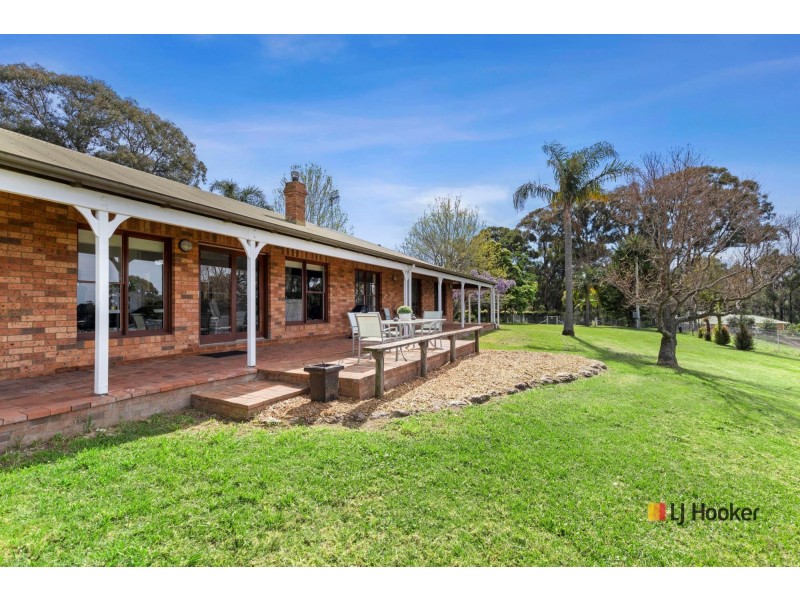 8 Silverdell Place, Surf Beach NSW 2536