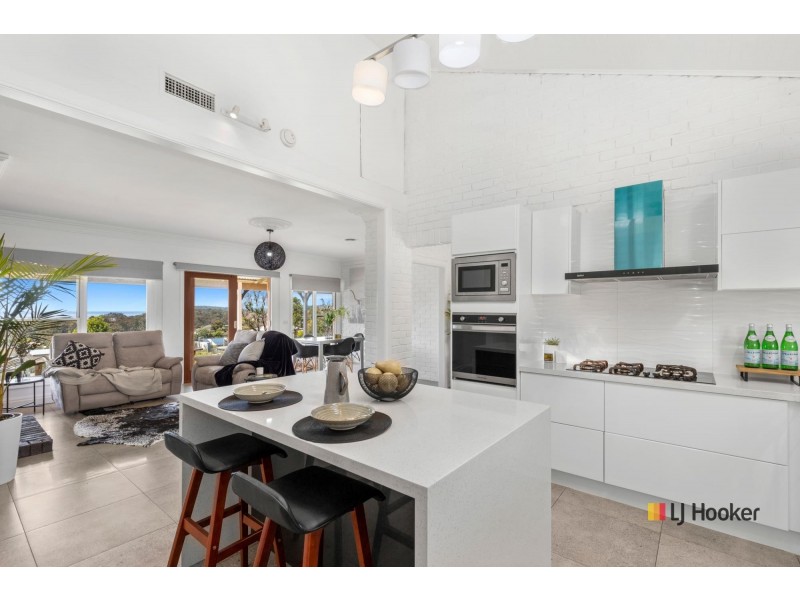 8 Silverdell Place, Surf Beach NSW 2536