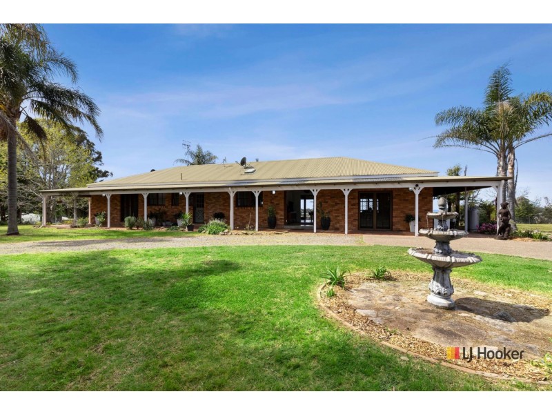 8 Silverdell Place, Surf Beach NSW 2536