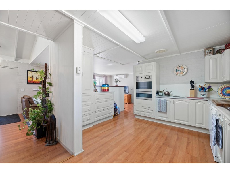 29 Eric Fenning Drive, Surf Beach NSW 2536