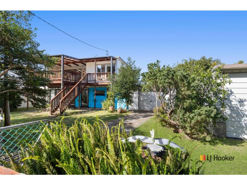 15 Yarralumla Crescent, Tomakin NSW 2537