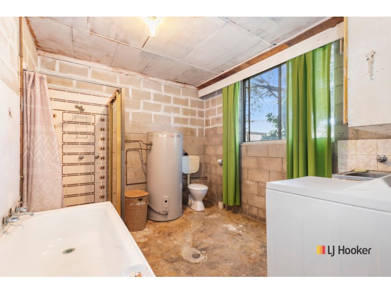 15 Yarralumla Crescent, Tomakin NSW 2537