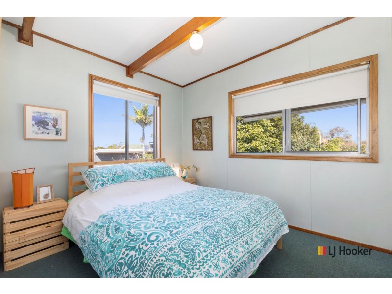 15 Yarralumla Crescent, Tomakin NSW 2537