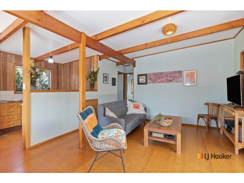 15 Yarralumla Crescent, Tomakin NSW 2537