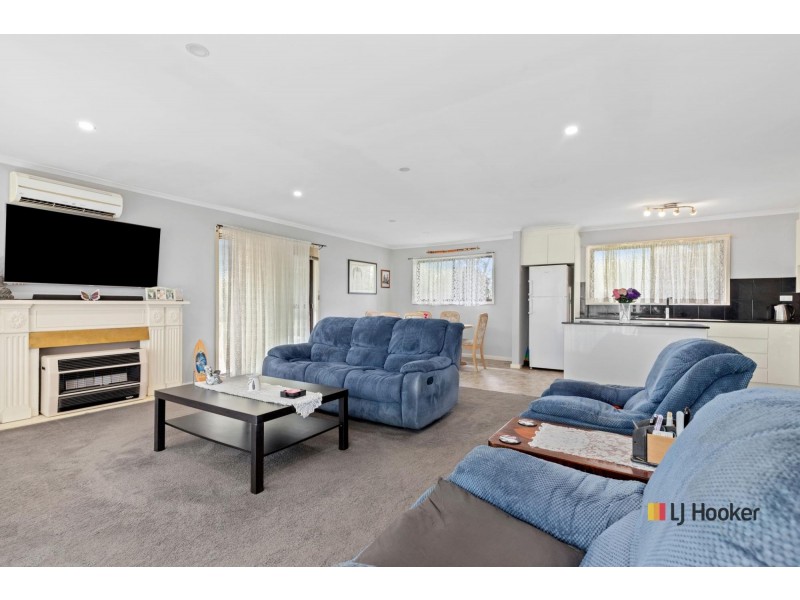 11 Flinders Way, Surf Beach NSW 2536