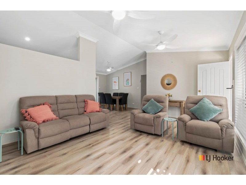 4 Berrima Parade, Surfside NSW 2536