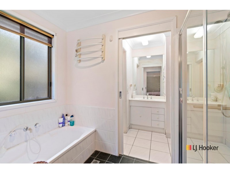 20 Bernadette Boulevard, Batehaven NSW 2536