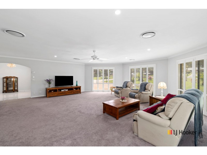6 Estuary Way, Mossy Point NSW 2537