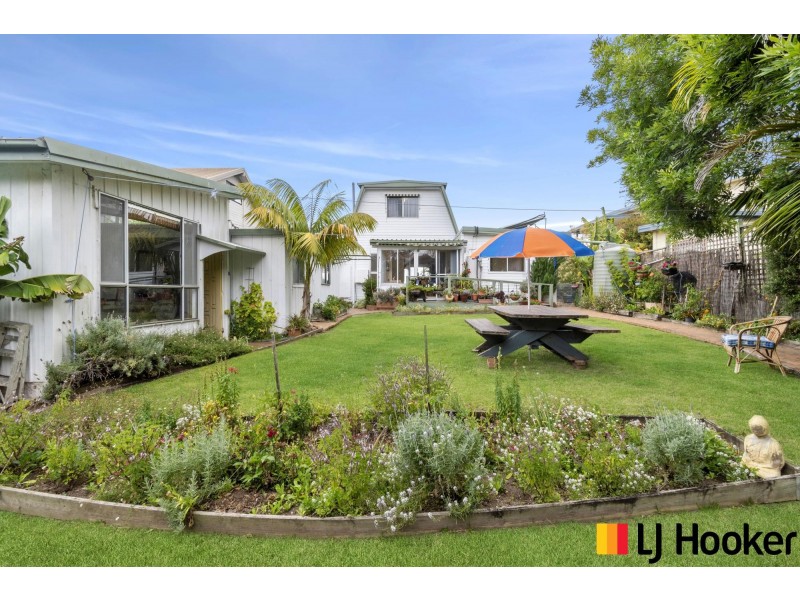 33 Iluka Avenue, Malua Bay NSW 2536