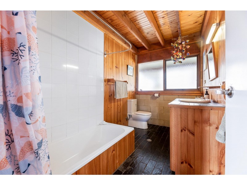 15 Hazel Road, Moruya Heads NSW 2537
