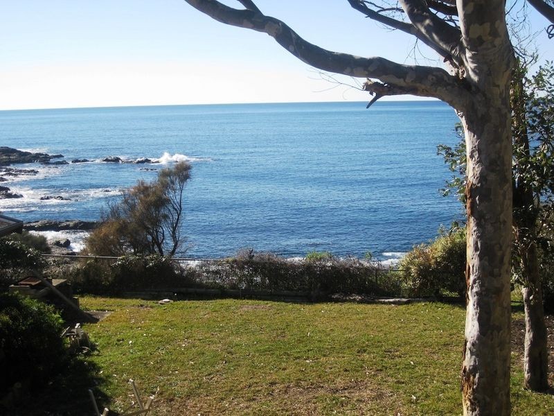 18 Illabunda Drive, Malua Bay NSW 2536