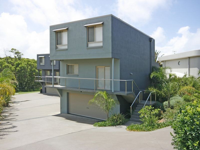 1/16 Wimbin Avenue, Malua Bay NSW 2536