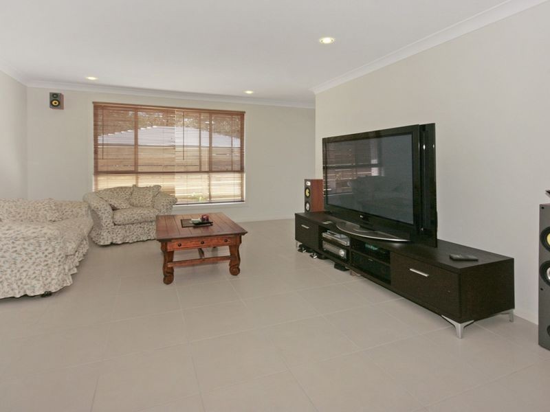 7 Griffiths Run, Broulee NSW 2537