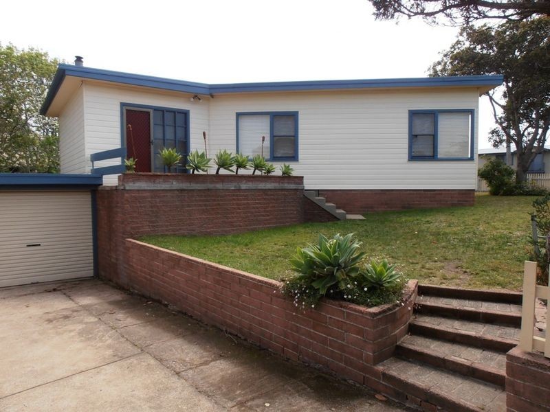 1 Nioka Ave, Malua Bay NSW 2536