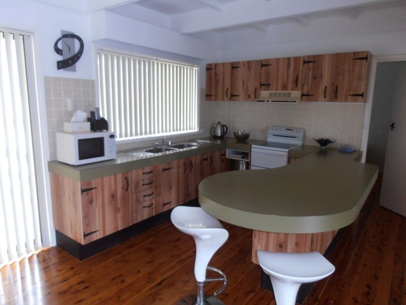 4 Euroka Avenue, Malua Bay NSW 2536