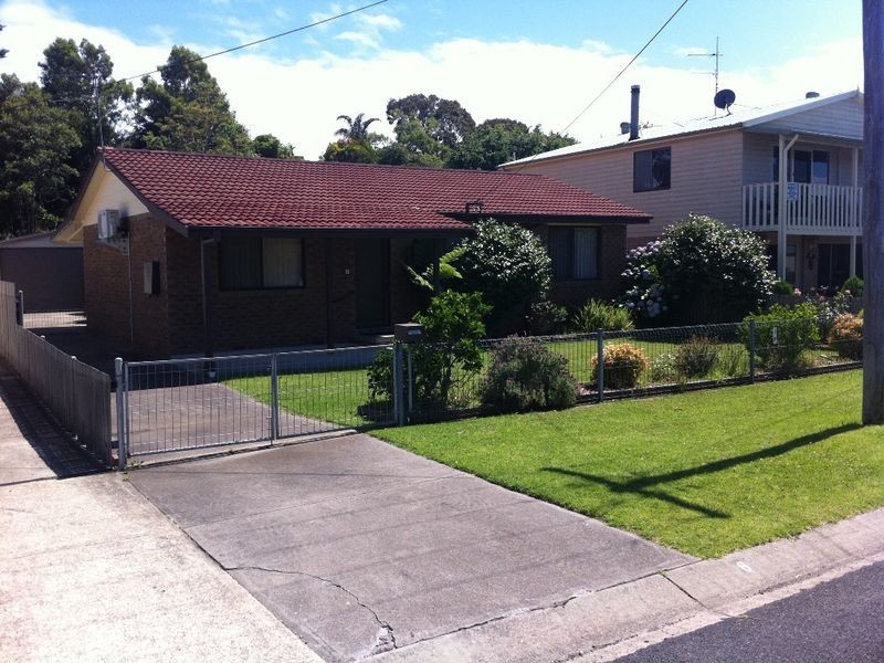 6 Yarralumla Cres, Tomakin NSW 2537