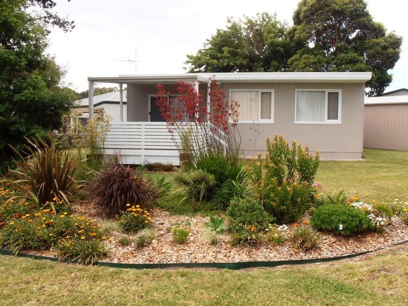 2 Barton Parade, Tomakin NSW 2537