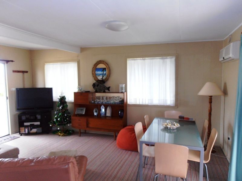 2 Barton Parade, Tomakin NSW 2537
