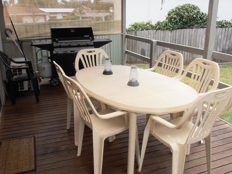 2 Barton Parade, Tomakin NSW 2537