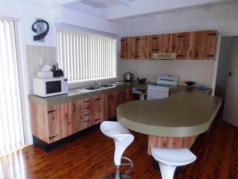 4 Euroka Ave, Malua Bay NSW 2536