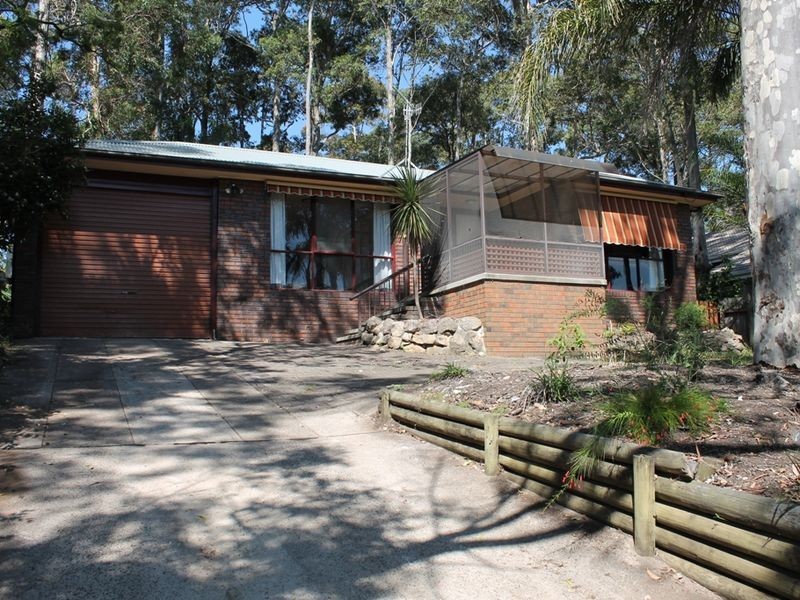 6 Burrawang Cres, Sunshine Bay NSW 2536