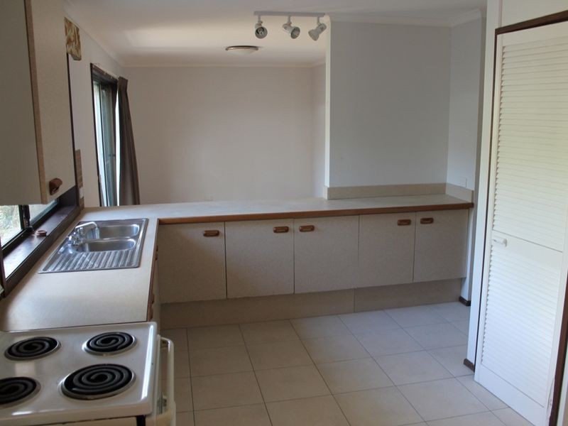 6 Burrawang Cres, Sunshine Bay NSW 2536