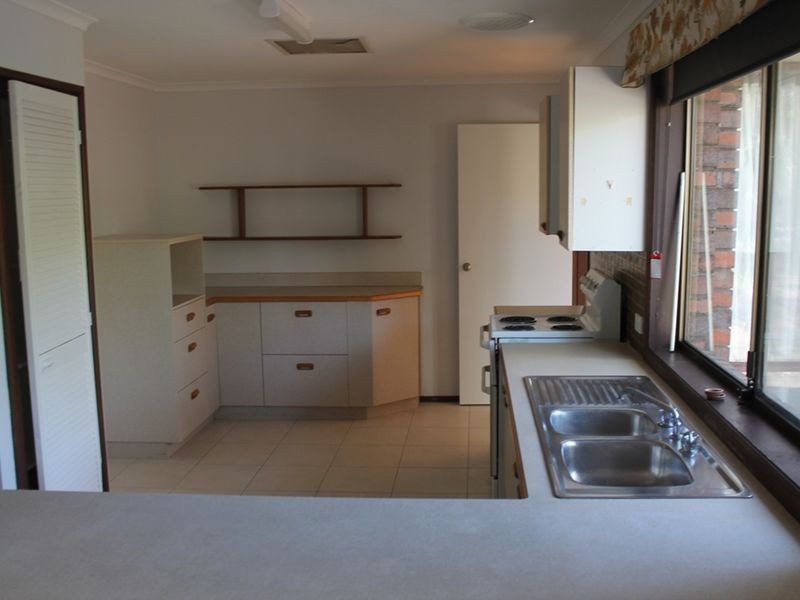 6 Burrawang Cres, Sunshine Bay NSW 2536