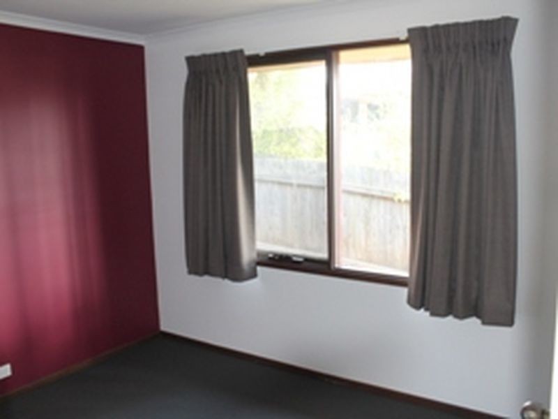 6 Burrawang Cres, Sunshine Bay NSW 2536