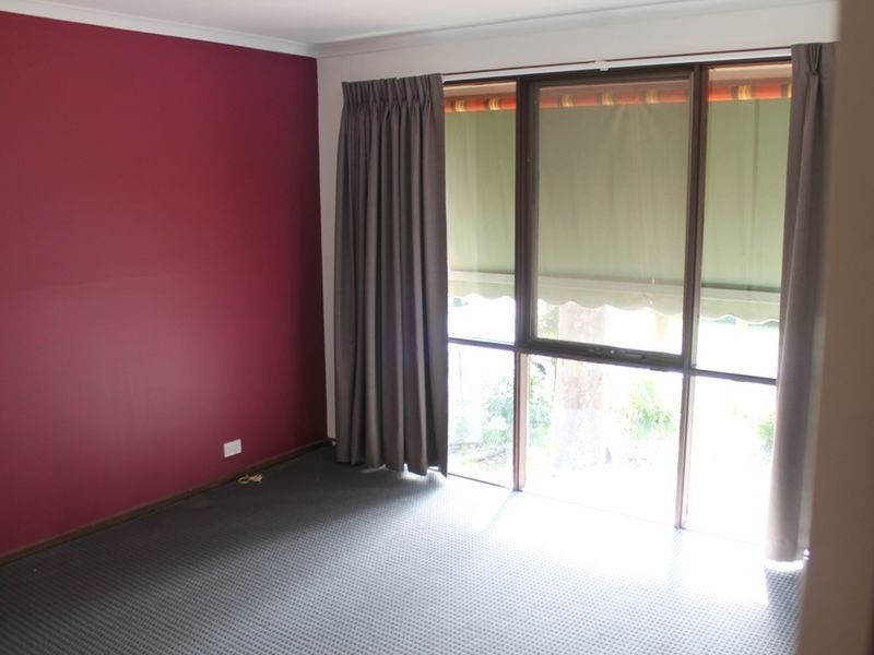 6 Burrawang Cres, Sunshine Bay NSW 2536