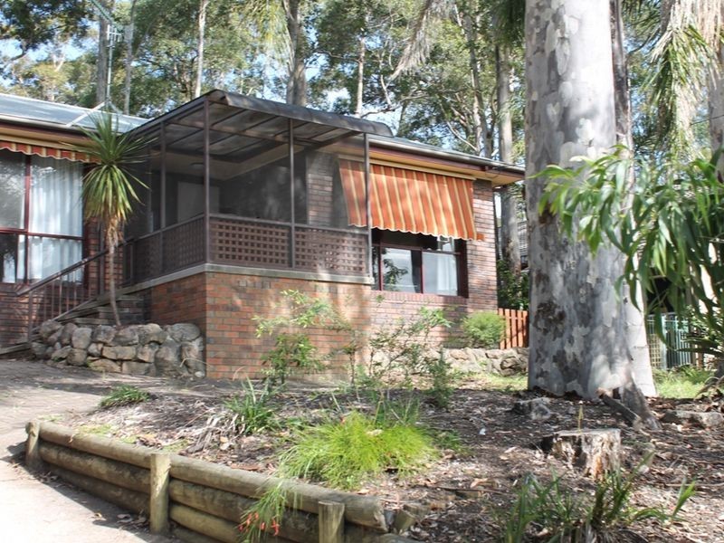 6 Burrawang Cres, Sunshine Bay NSW 2536