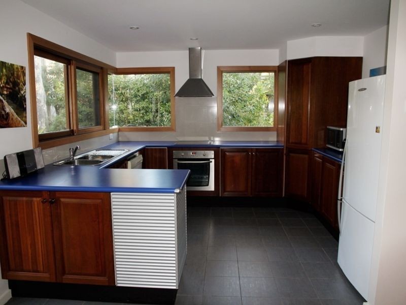 8 Paul Street, Rosedale NSW 2536