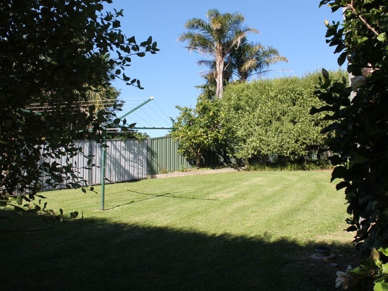 18 Waroo Cres, Malua Bay NSW 2536
