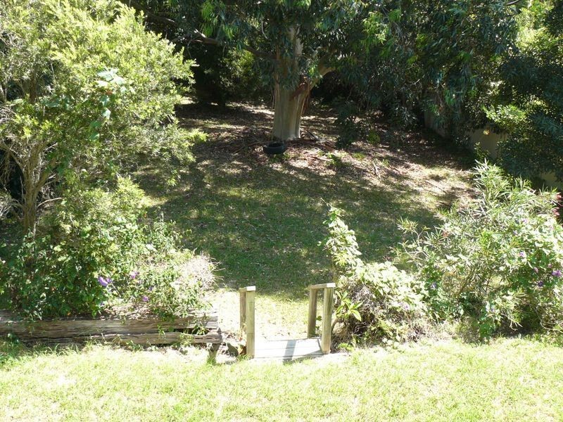 11 Waroo Crescent, Malua Bay NSW 2536