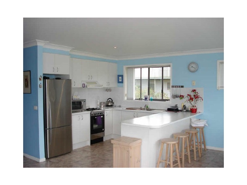 4 Nioka Avenue, Malua Bay NSW 2536