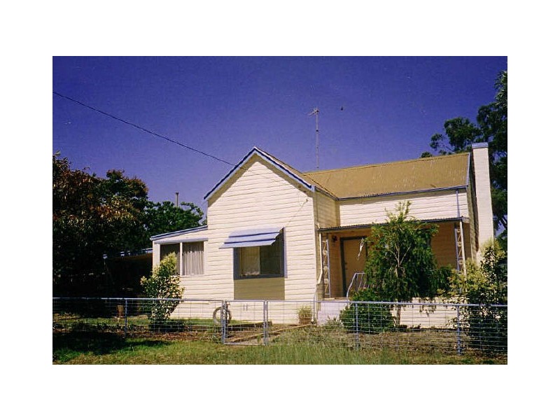 11 Napier Street, Condobolin NSW 2877
