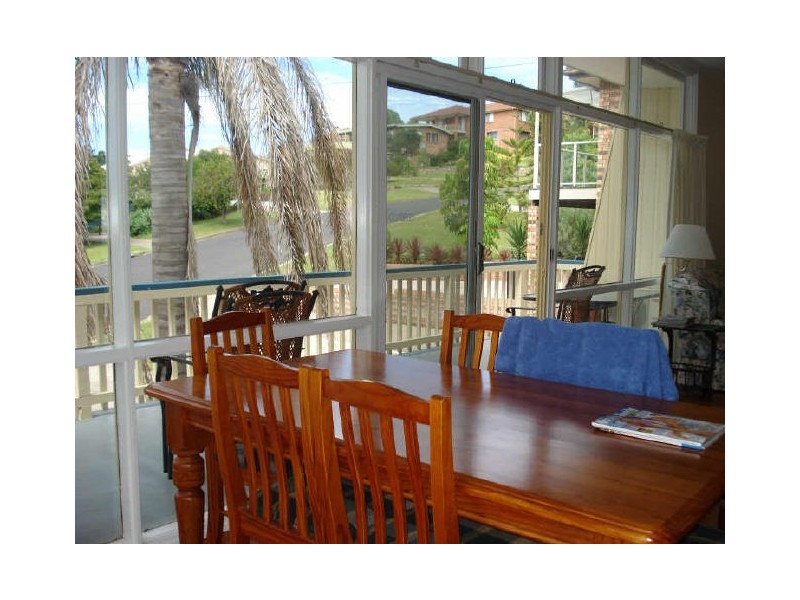 5 Waroo Crescent, Malua Bay NSW 2536