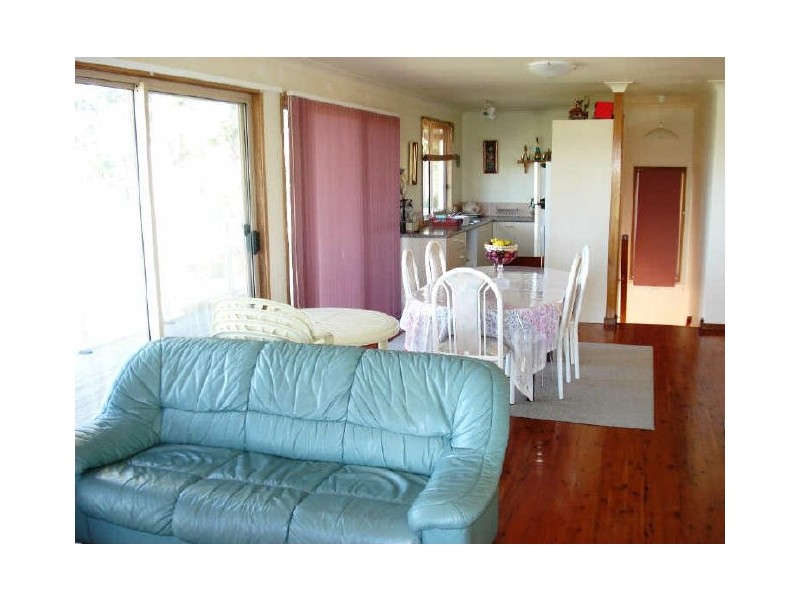 11 Hawks Nest Place, Surfside NSW 2536