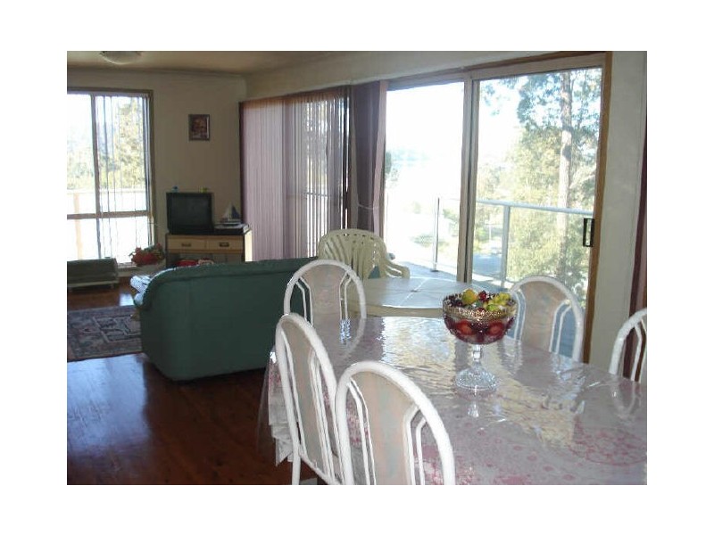 11 Hawks Nest Place, Surfside NSW 2536