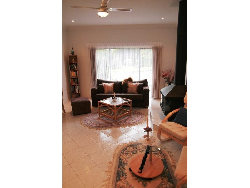 2A Barbara Crescent, Denhams Beach NSW 2536