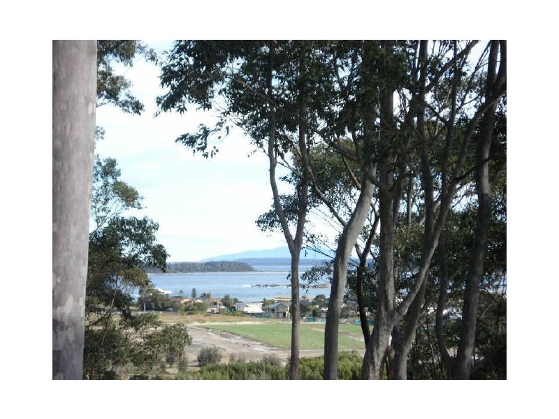 69 Forest Parade, Tomakin NSW 2537