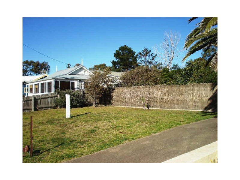 390-392 Beach Road, Batehaven NSW 2536