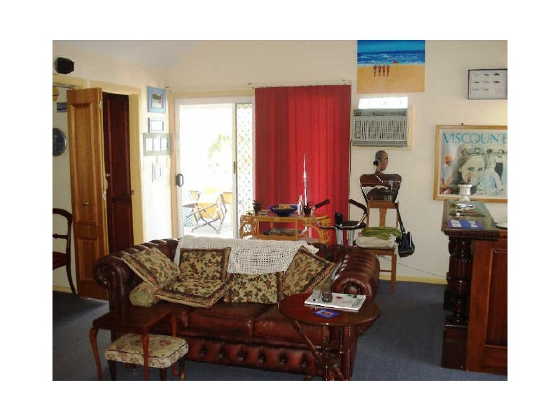 390-392 Beach Road, Batehaven NSW 2536