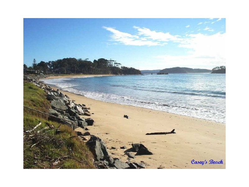 414 Beach Road ‘Caseys Beach Cabins’, Batehaven NSW 2536