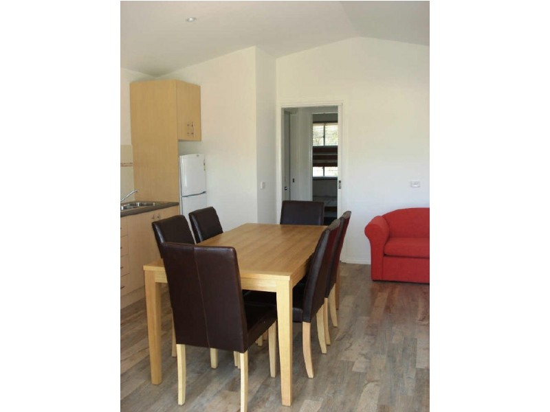 414 Beach Road ‘Caseys Beach Cabins’, Batehaven NSW 2536